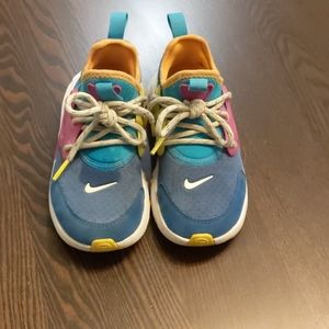 Nike girls sneakers 13.5